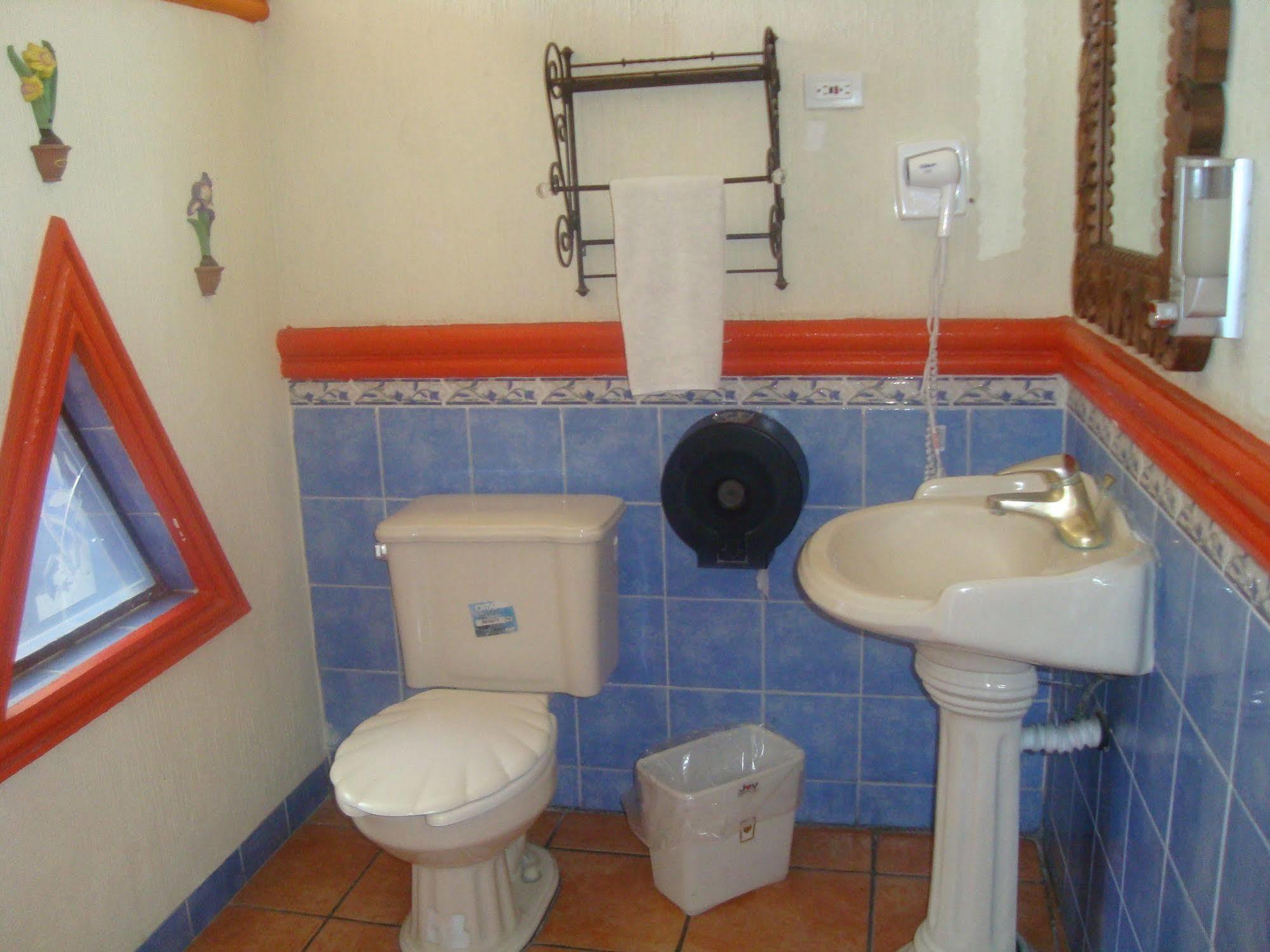 Hotel Villa Manzanares アグアスカリエンテス エクステリア 写真